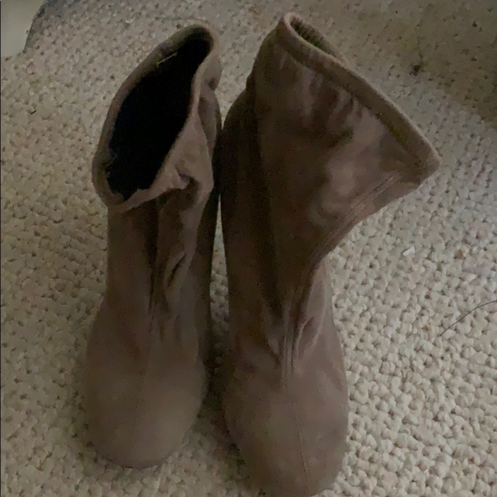 Shoes - Picture 2 of 4